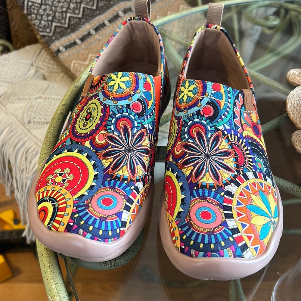 UIN shoes barely worn! Size 8